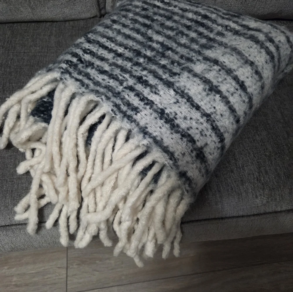 Chunky West Elm wool/acrylic reversible Throw Blanket